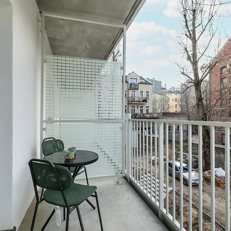 Modern In The Centre Of By Renters 아파트