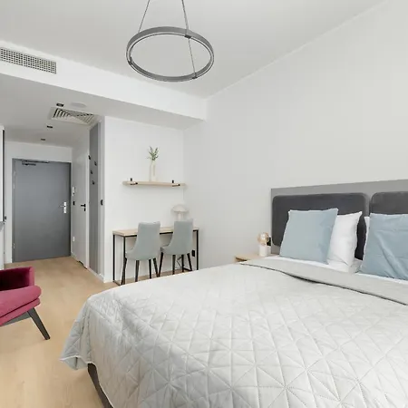 Modern In The Centre Of By Renters Apartment *