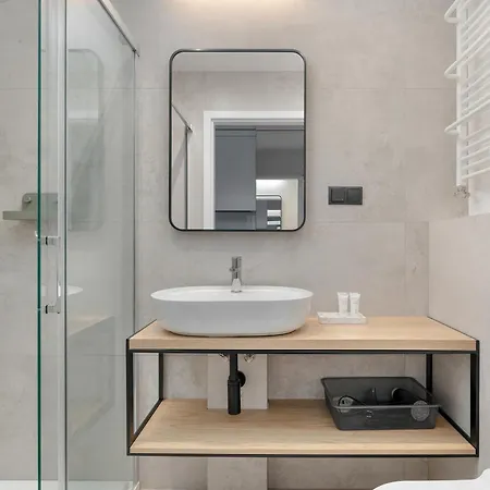 Modern In The Centre Of By Renters 아파트