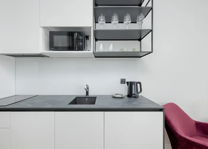 Modern In The Centre Of By Renters