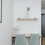 Modern In The Centre Of By Renters アパート ポズナン