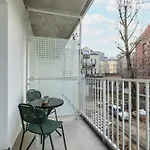 Modern In The Centre Of By Renters アパート