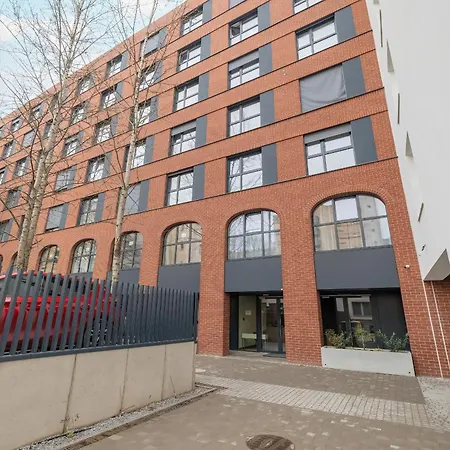 Modern In The Centre Of By Renters *