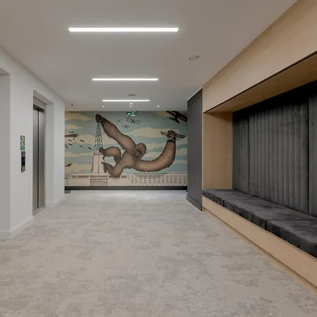 Modern In The Centre Of By Renters *