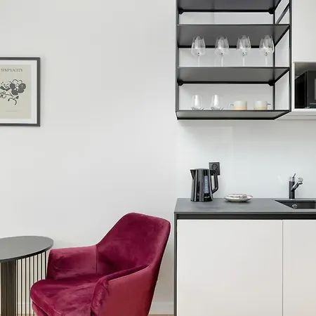 Modern In The Centre Of By Renters *