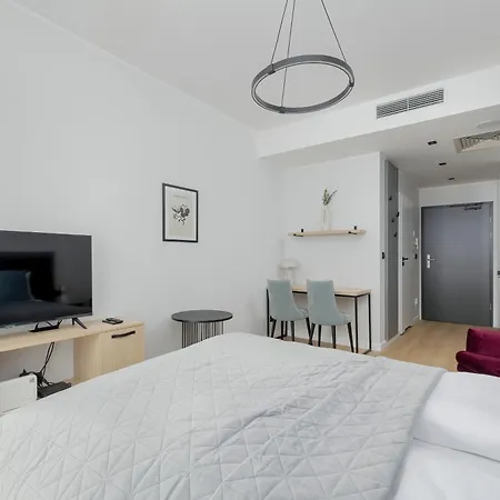 Modern In The Centre Of By Renters Daire *