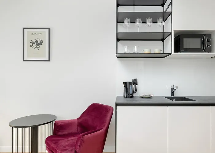 Modern In The Centre Of By Renters *